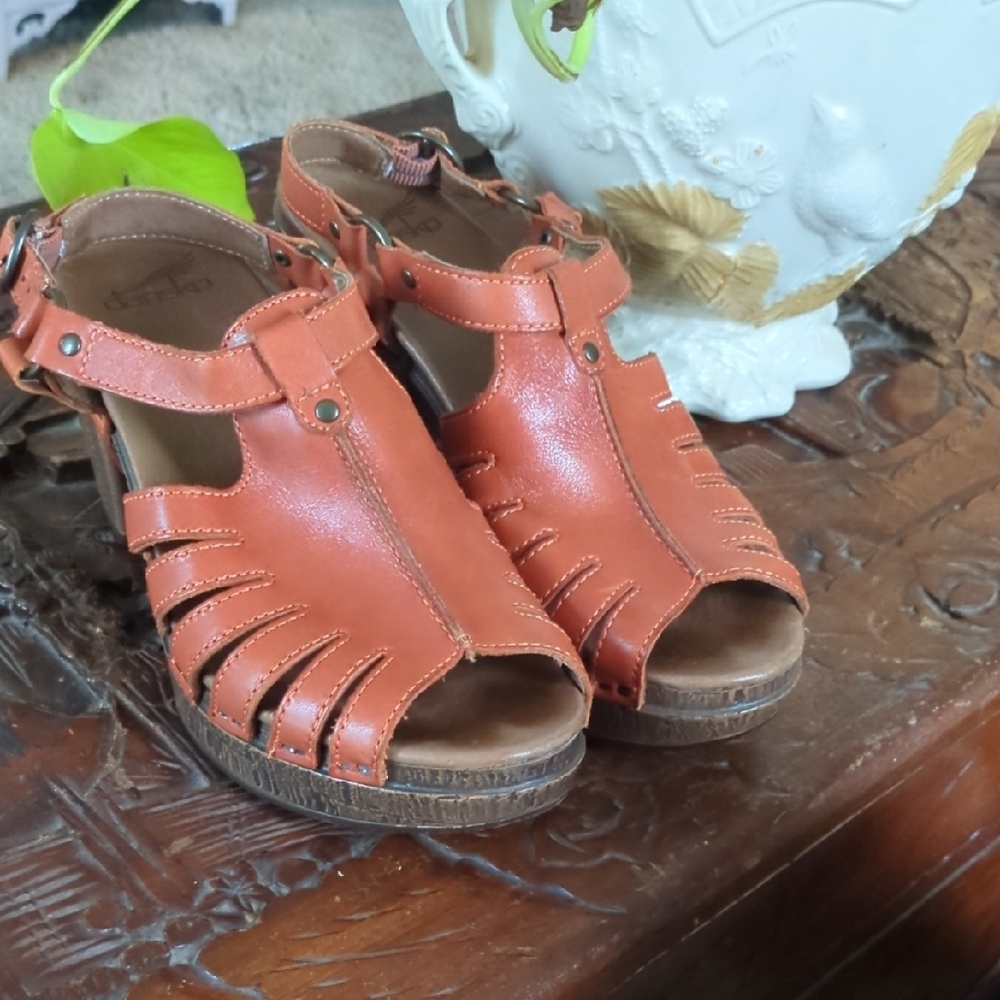 Danskonsize 37 Sling Back Heals Euc